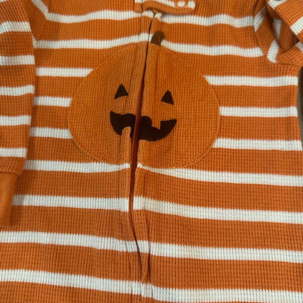 Carters Halloween pumpkin onesie with matching knitted pumpkin beanie/hat - Picture 4 of 9